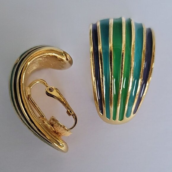 Source Unknown Jewelry - Vintage Gold Tone Clip-On Earrings